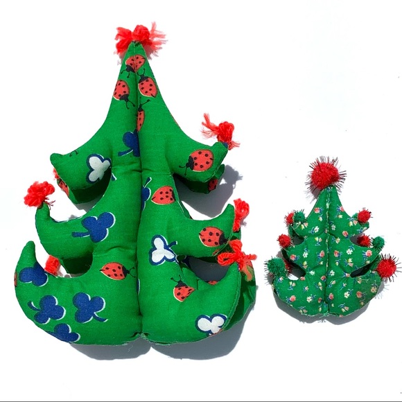 pair of Vintage 3D Stuffed Fabric Christmas Trees Green Red handmade - Picture 1 of 7